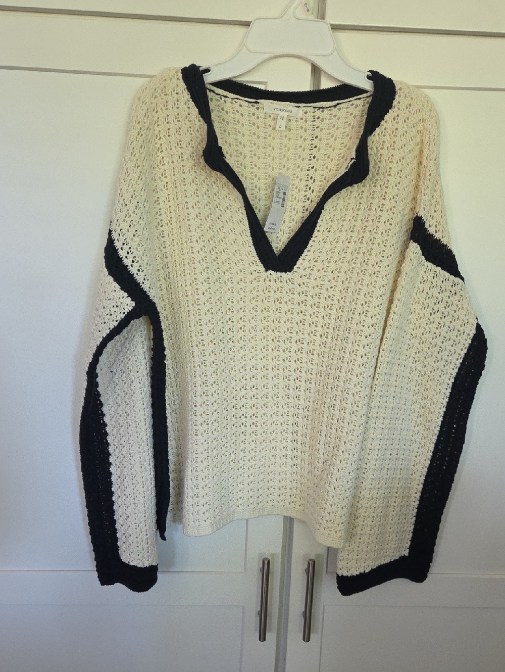 Lange Cream Open-Knit V-Neck Sweater with Navy Trim
